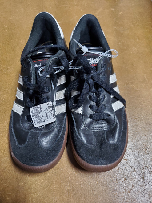 Vist Large View of Product Image Which is Used Adidas Soccer Indoor Shoes Black Junior 02.5