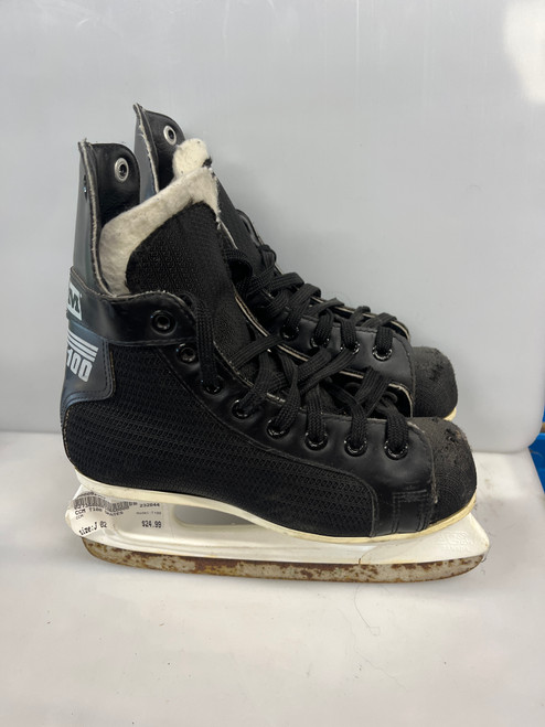 Used CCM T100 Junior Hockey Skate Junior 02 11857-S000092529