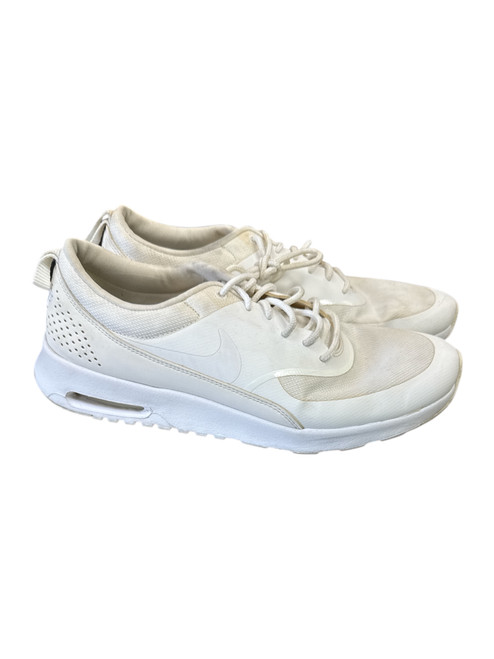 Vist Large View of Product Image Which is Volleyball shoes