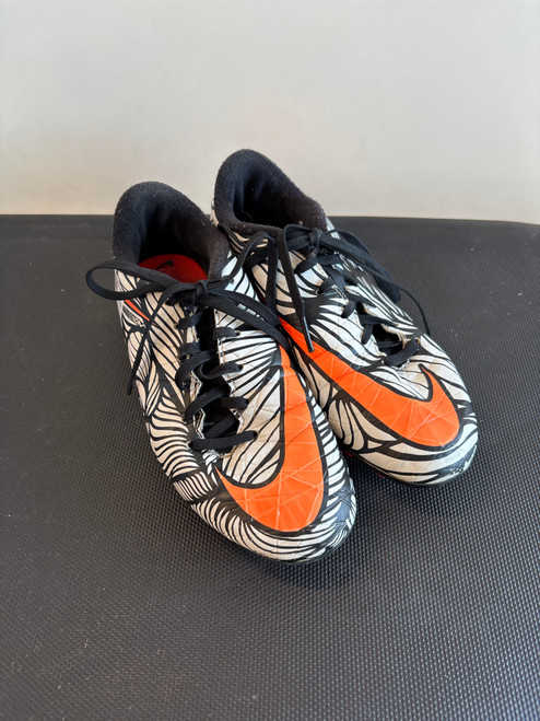 Vist Large View of Product Image Which is Used Nike Soccer Cleats White Senior 5