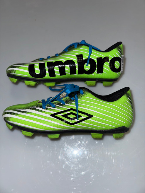 Used Umbro Soccer Cleats Green Junior 01.5 11860-S000290284 Vist Large View of Product Image Which is Used Umbro Soccer Cleats Green Junior 01.5