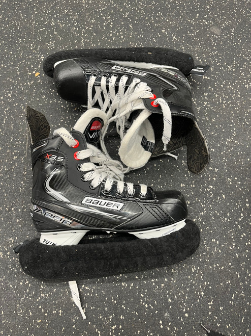 Used Bauer X3.5 Junior Hockey Skate Junior 03.5 11162-S000427399
