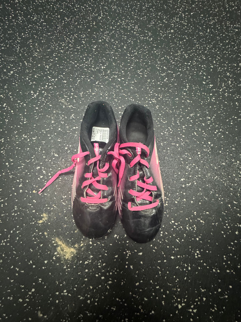 Vist Large View of Product Image Which is Used Umbro Soccer Cleats Pink Youth 13.0