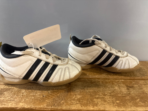 Vist Large View of Product Image Which is Used Adidas Soccer Indoor Shoes None Youth 10.0