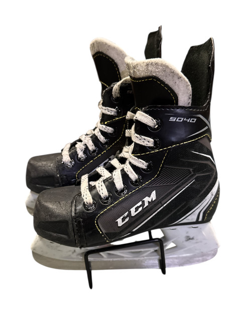 Vist Large View of Product Image Which is Used CCM 9040 Youth Hockey Skate Youth 11.0 11732-S000352212