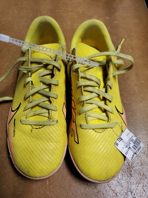 Vist Large View of Product Image Which is Used Nike MERCURIAL ID SZ 2 Soccer Indoor Shoes Black And Yellow Junior 02