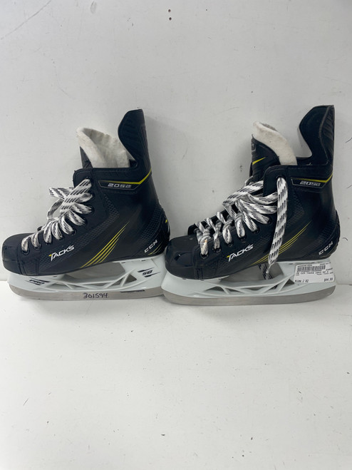 Vist Large View of Product Image Which is Used CCM TACKS 2052 Junior Hockey Skate Junior 02 11891-S000301594