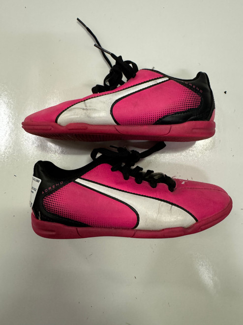 Vist Large View of Product Image Which is Used Puma Soccer Indoor Shoes Pink Junior 03