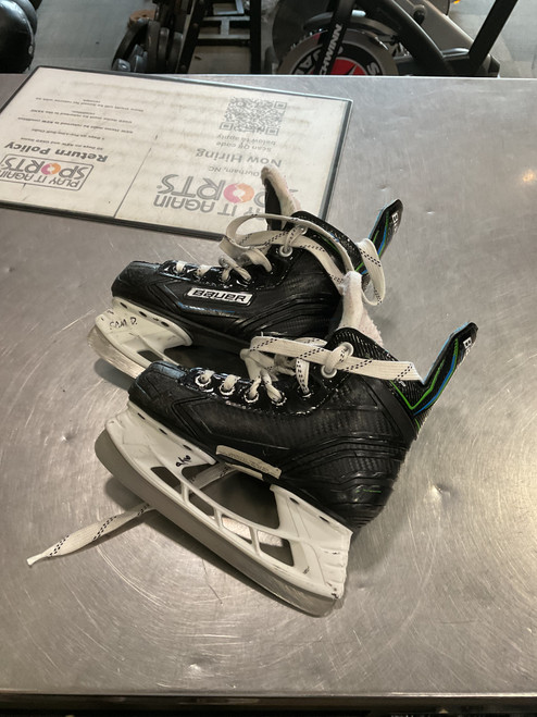 Vist Large View of Product Image Which is Used Bauer XLP Youth Hockey Skate Youth 08.0 11614-S000213244
