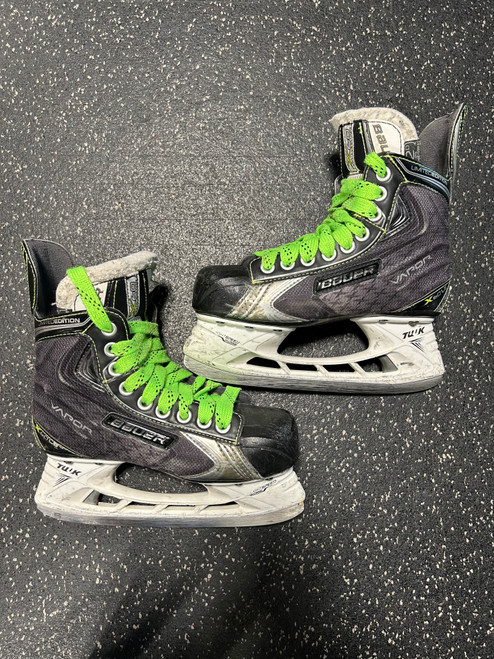Vist Large View of Product Image Which is Used Bauer X60 LE Junior Hockey Skate Junior 02