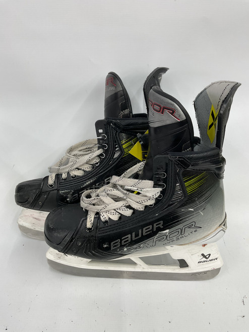 Vist Large View of Product Image Which is Used Bauer VAPOR HYPER Intermediate Hockey Skate Intermediate 6.0