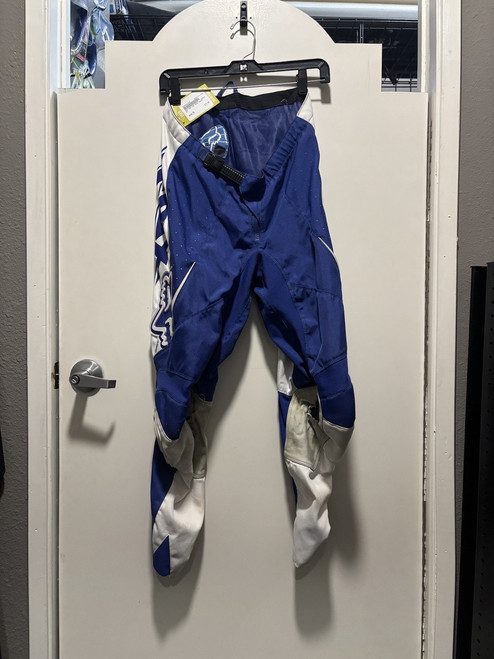 Vist Large View of Product Image Which is Used Fox Adult Bottom None MD