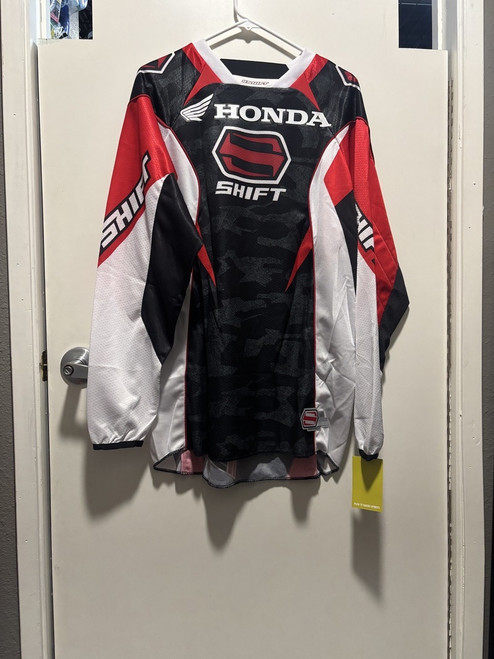 Vist Large View of Product Image Which is Used Adult Top None MD