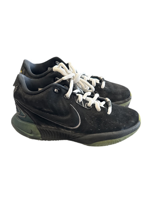 Vist Large View of Product Image Which is Basketball shoes