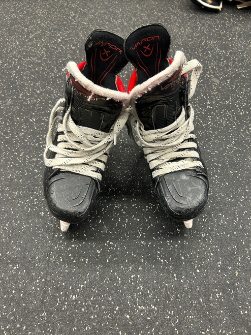 Vist Large View of Product Image Which is Used Bauer 3X Intermediate Hockey Skate Intermediate 5.5