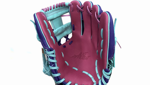 Glove
New
Built different
11.5 inch glove
