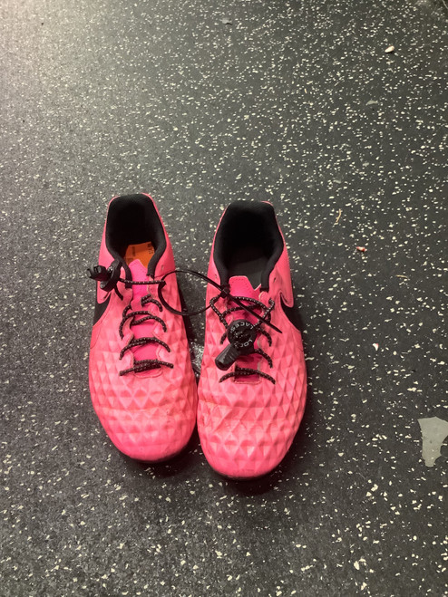 Used Nike Soccer Cleats Pink Junior 04 10743-S000460302