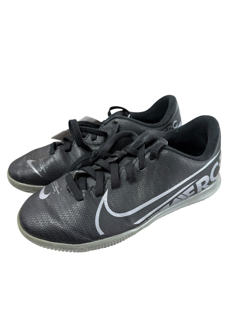 Vist Large View of Product Image Which is Used Nike Soccer Indoor Shoes Black Youth 13.0