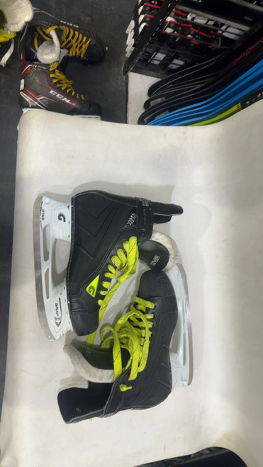 Vist Large View of Product Image Which is Used Graf 635S SUPRA SZ SR 6.5 Senior Hockey Skate Senior 6.5 11615-S000267046