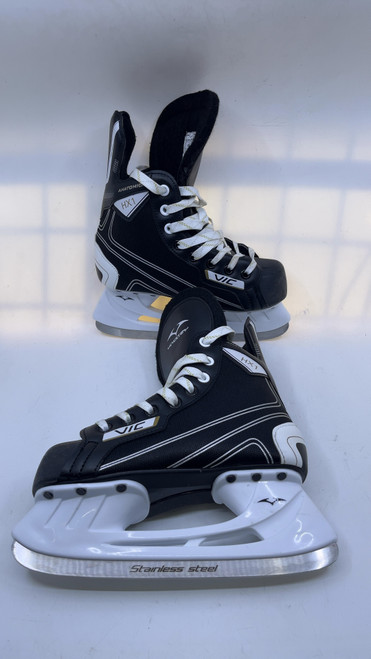 Vist Large View of Product Image Which is Used VIC Junior Hockey Skate Junior 03 10589-S000413630
