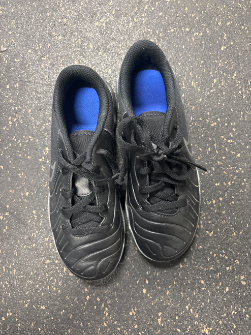 Vist Large View of Product Image Which is Used Nike Soccer Indoor Shoes Black Junior 01