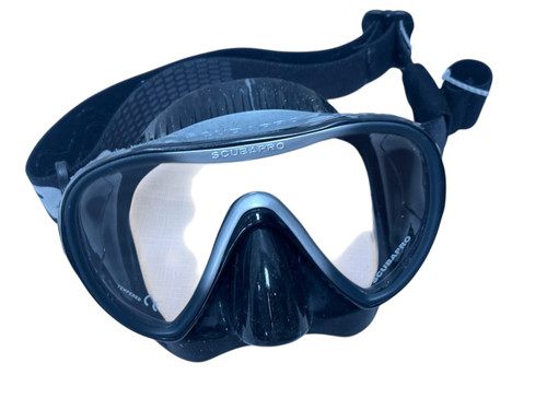 Used Scuba Pro SYNERGY II Dive Mask Black 11731-S000140150