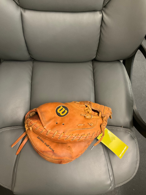 Vist Large View of Product Image Which is Used Wilson A2550 32 INCH MITT BB/SB Catchers RH Throw Brown 32"