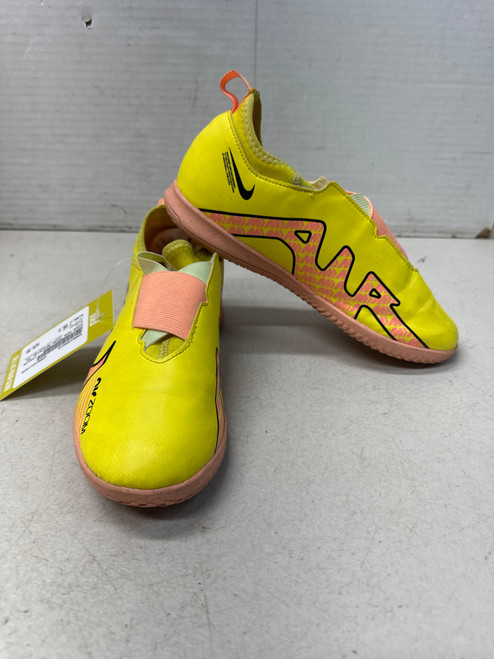 Vist Large View of Product Image Which is Used Nike AIR ZOOM MECURIAL Soccer Indoor Shoes Yellow Junior 05.5