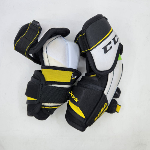 Vist Large View of Product Image Which is Used CCM TACKS 9060 Senior Elbow Pads SM 10589-S000414236