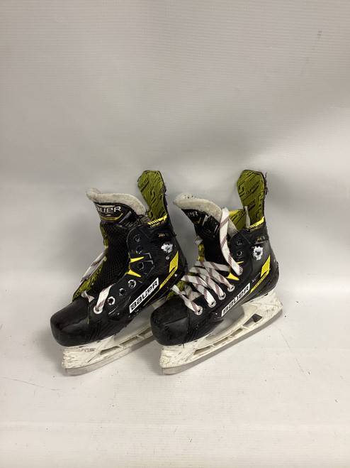 Vist Large View of Product Image Which is Used Bauer SUPREME M4 Junior Hockey Skate Junior 01.5