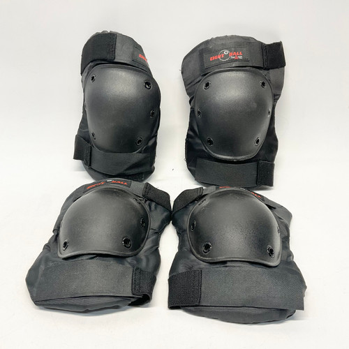 Vist Large View of Product Image Which is Used EIGHTBALL Inline Protective Set Black Junior 11805-S000061975