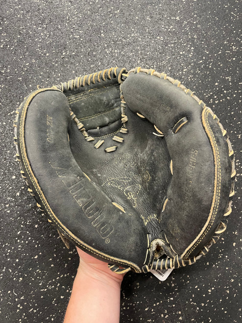 Used Mizuno MZ C50 BB/SB Catchers RH Throw Black 31 1/2" 11726-S000282259