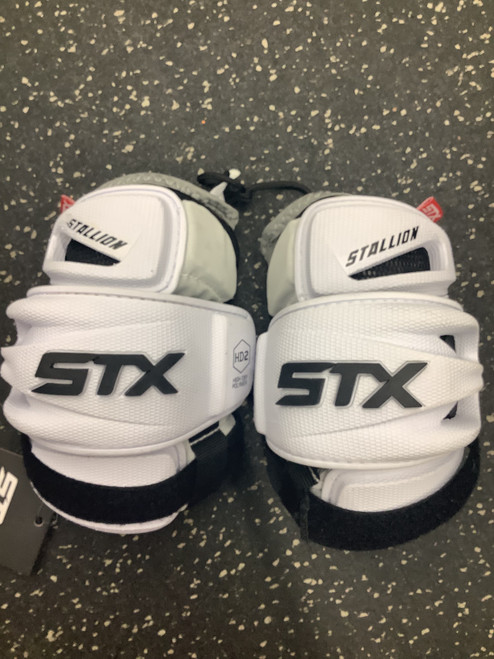 Used STX STALLION 900 Lacrosse Arm Pads/Guards White MD 11162-S000430319