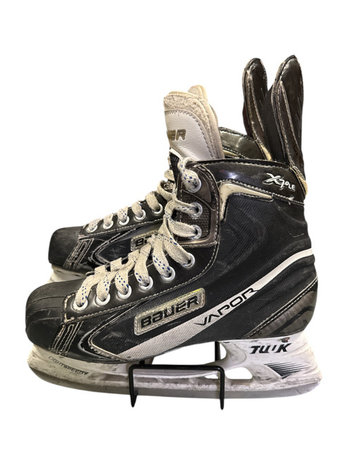 Vist Large View of Product Image Which is Used Bauer VAPOR Junior Hockey Skate Junior 05.5