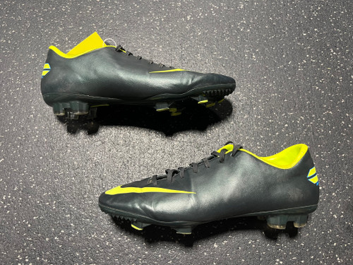 Vist Large View of Product Image Which is Used Nike Soccer Cleats None Senior 9.5 11285-S000184794