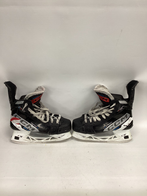 Vist Large View of Product Image Which is Used CCM JETSPEED FT680 Junior Hockey Skate Junior 03.5