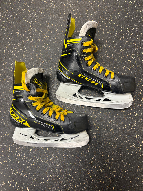 Used CCM TACKS 9380 Junior Hockey Skate Junior 03.5 11774-S000081630