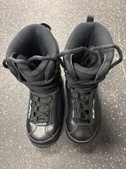 Used 540 SNOWBOARD BOOTS Boys Snowboard Boots Black Junior 02 11774-S000081636