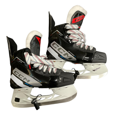 Vist Large View of Product Image Which is Used CCM JETSPEED FT670 JR SKATE Junior Hockey Skate Junior 02