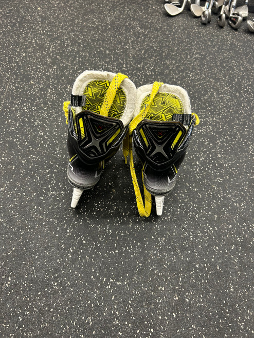 Vist Large View of Product Image Which is Used Bauer VAPOR 3X Junior Hockey Skate Junior 01.5 11162-C000430653