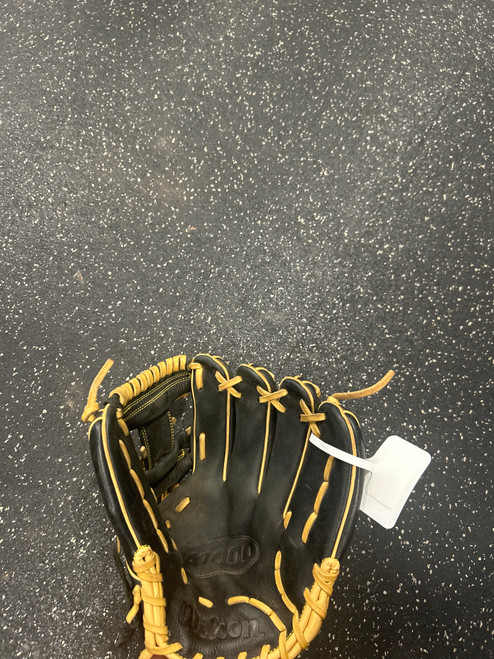 Used Wilson A10RB18DP15 BB/SB Glove RH Throw Black 11 1/2" 11726-S000282751