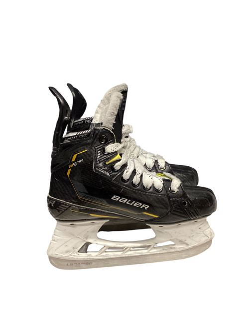 Vist Large View of Product Image Which is Used Bauer M5 PRO Junior Hockey Skate Junior 03.5 11816-S000270580