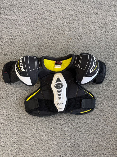 Used CCM TACKS 2052 S\P Junior Shoulder Pads MD 11858-S000076895