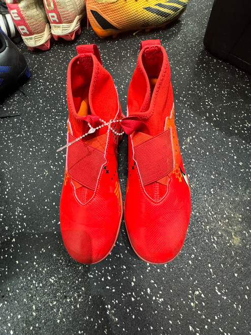 Vist Large View of Product Image Which is Used Nike Soccer Indoor Shoes Red Youth 06.0
