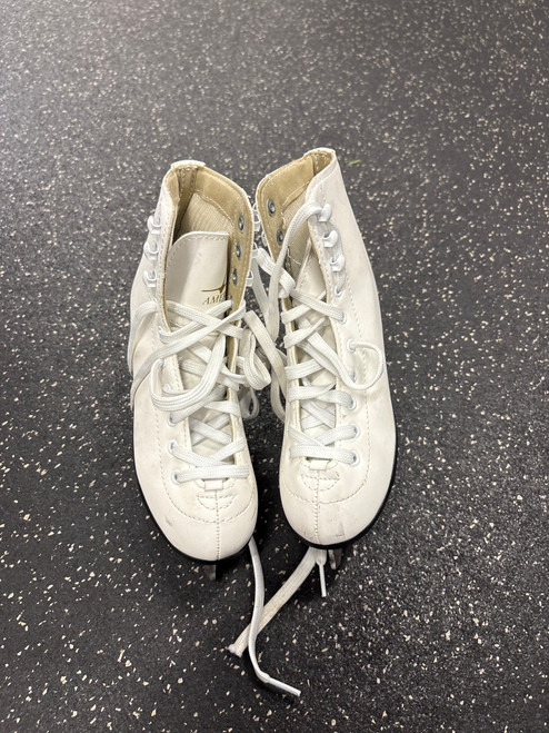 Vist Large View of Product Image Which is Used American Athletic FIGURE SKATES Girls Figure Skate White Junior 02