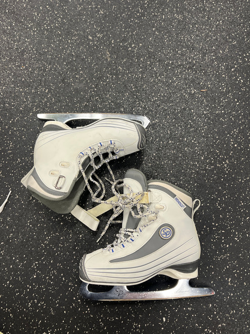 Vist Large View of Product Image Which is Used CCM SP Girls Figure Skate White Junior 03