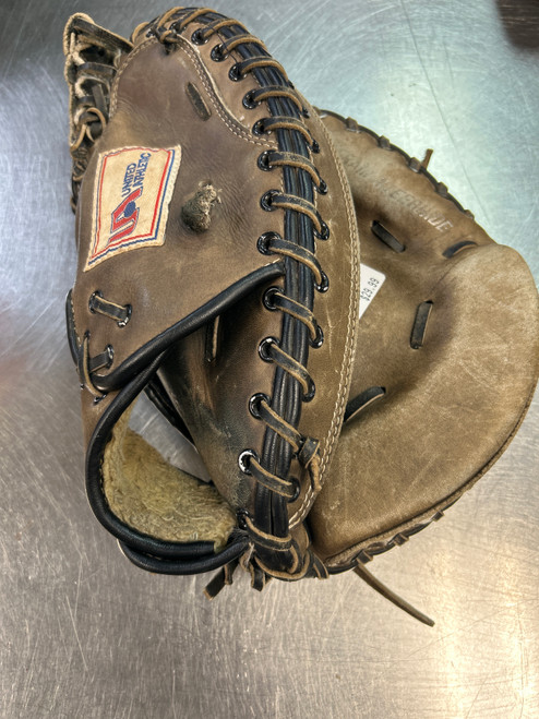 Vist Large View of Product Image Which is Used UNITED ATHLETIC BB/SB Catchers RH Throw Black 33" 11868-S000063720