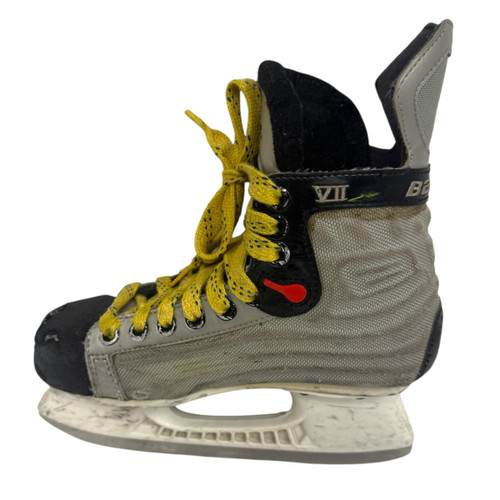 Vist Large View of Product Image Which is Used Bauer VAPOR VII Junior Hockey Skate Junior Size 2