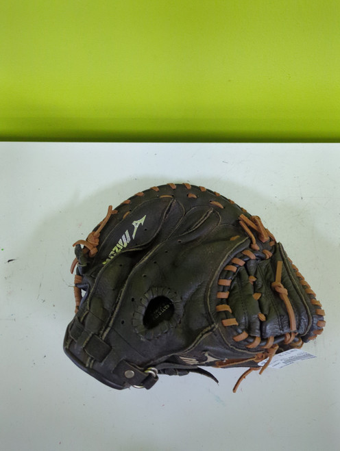 Vist Large View of Product Image Which is Used Mizuno POWER CLOSE BB/SB Catchers RH Throw None 32 1/2" 11307-S000257248