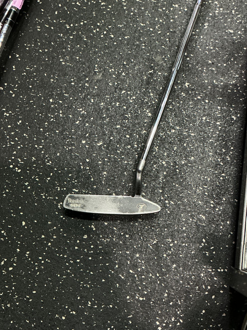 Vist Large View of Product Image Which is Used PEERLESS 504 Mens Putter RH